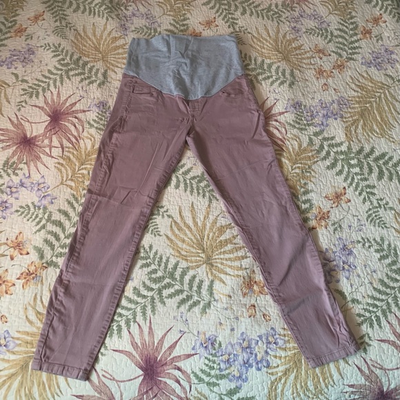 🔥 2/$50 🔥 Thyme Maternity Jeans - Picture 1 of 4